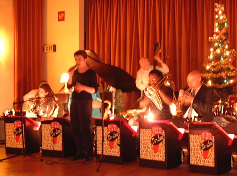 Great swingin' music from the band '9:20 Deluxe'
