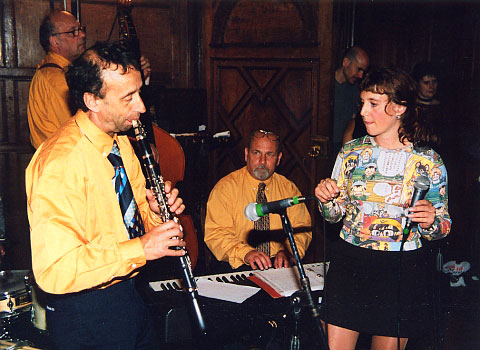 Tommy L&ouml;bel (clarinet), Wojtech Rutcowsci (piano) , and Jenny L&ouml;bel (vocals).