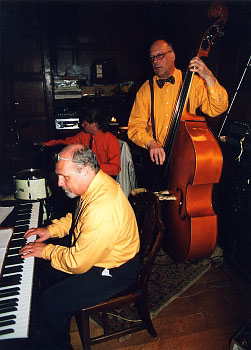 Wojtech Rutcowsci (piano), and Olle Brostedt (bass).