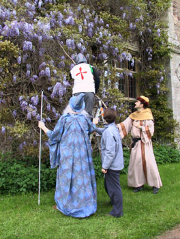 Sir Duncealot scales the castle!